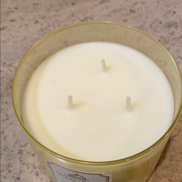 Host Pick:   Bath & Body Works White Barn Candle - Picture 8 of 8